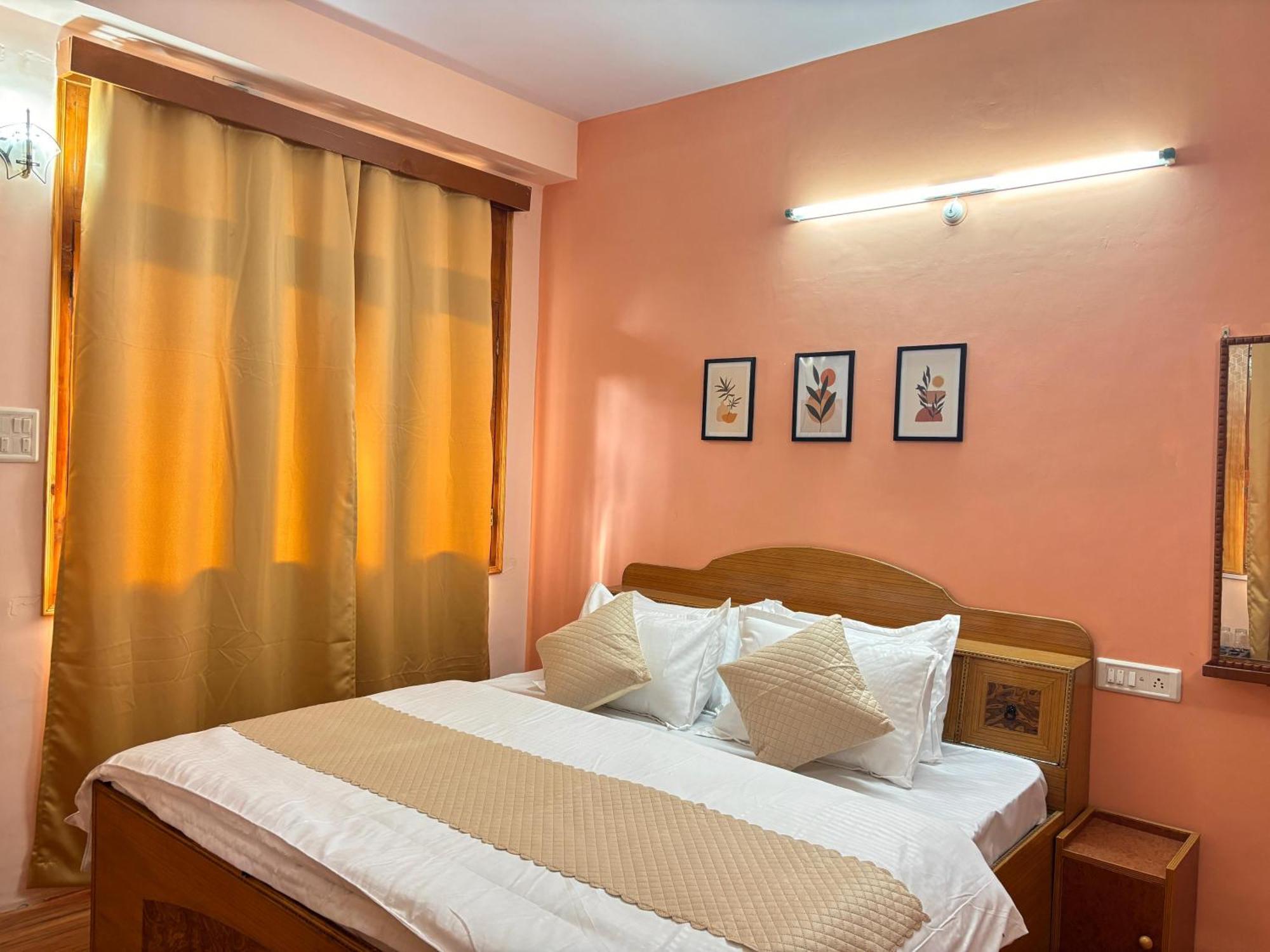 Hotel Geetanjali Sāngla Exteriör bild