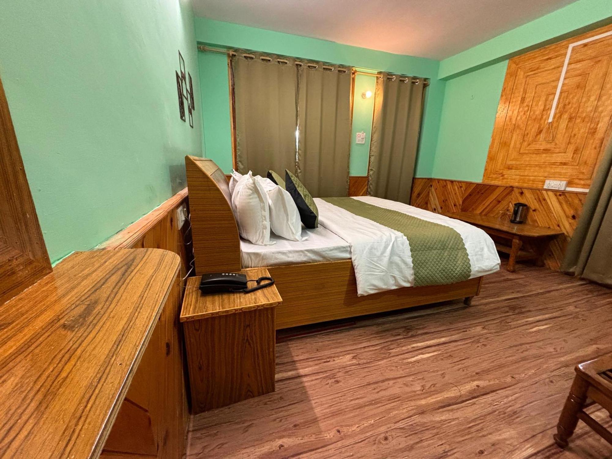 Hotel Geetanjali Sāngla Exteriör bild